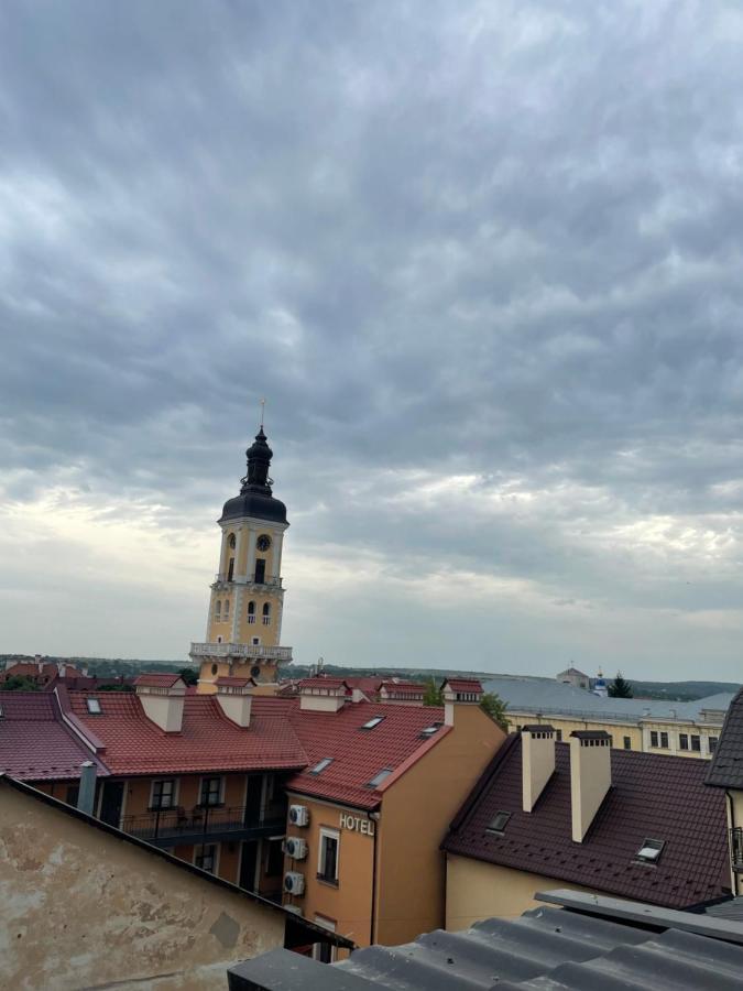 Апартаменты «Гори́Ще На Площі Польський Ринок» Каменец-Подольский Экстерьер фото